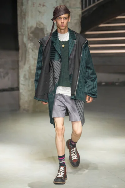 Look 9